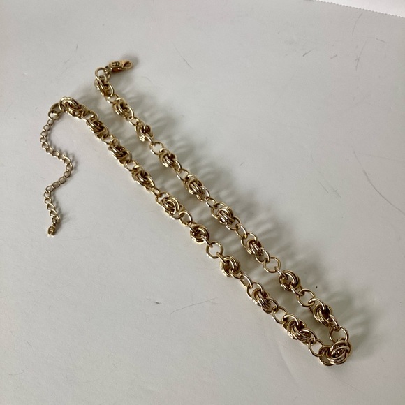 Etienne Aigner Gold Tone Choker Necklace Double Round Links Vintage EUC - Picture 3 of 8